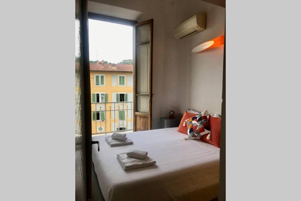 Sunny Top Floor In San Frediano Florence Extérieur photo