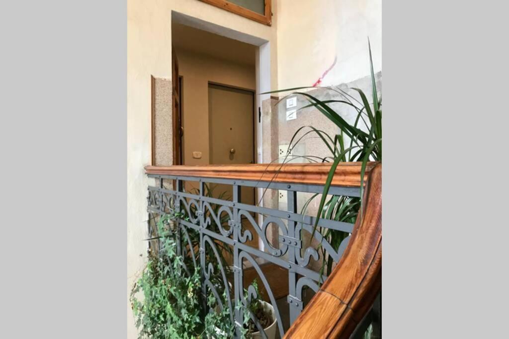 Sunny Top Floor In San Frediano Florence Extérieur photo